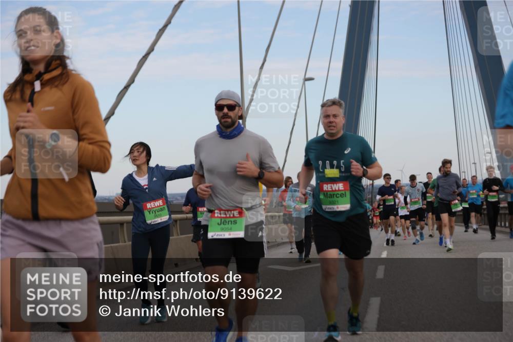 03.10.2025 - Köhlbrandbrückenlauf Jannik Wohlers http://msf.ph/oto/9139622 03.10.2025 15:31:28 Position 1 9510, 9054, 2025, 9321 meine-sportfotos.de