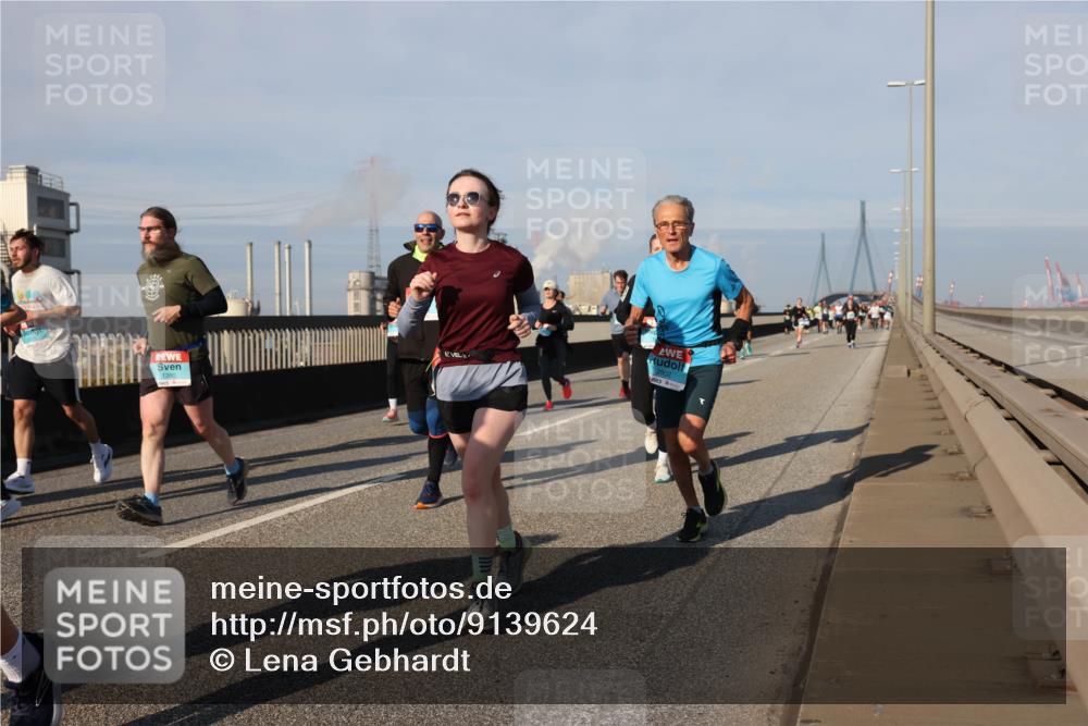 03.10.2025 - Köhlbrandbrückenlauf Lena Gebhardt http://msf.ph/oto/9139624 03.10.2025 09:57:21 Position 2 1390, 2902 meine-sportfotos.de