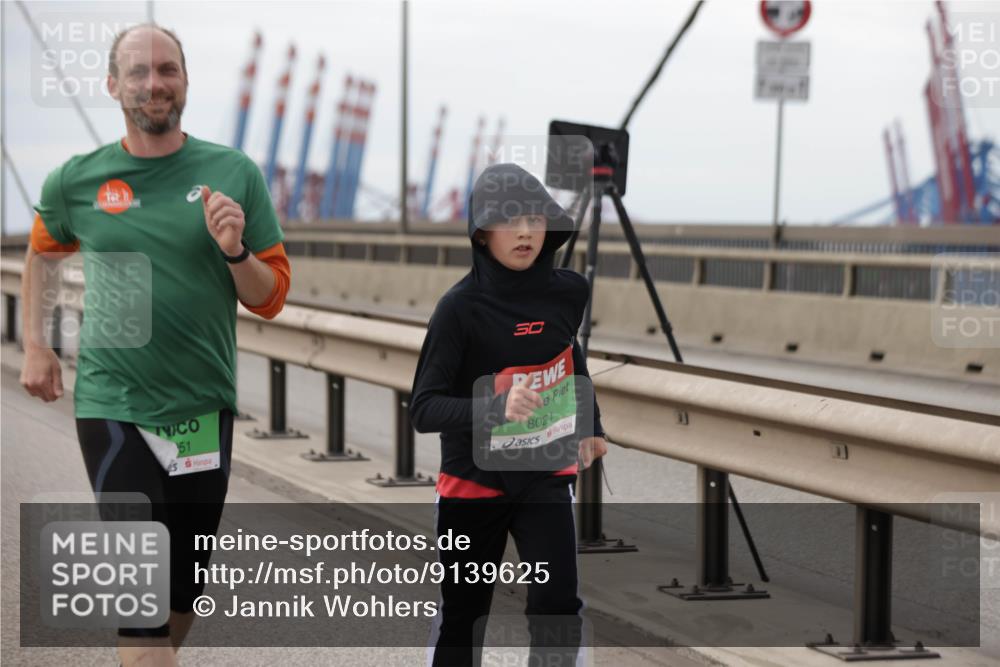 03.10.2025 - Köhlbrandbrückenlauf Jannik Wohlers http://msf.ph/oto/9139625 03.10.2025 16:10:15 Position 1 51, 8024 meine-sportfotos.de