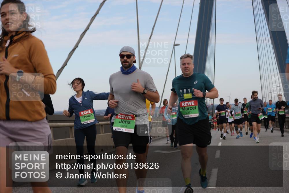 03.10.2025 - Köhlbrandbrückenlauf Jannik Wohlers http://msf.ph/oto/9139626 03.10.2025 15:31:28 Position 1 9510, 9054, 2025, 9321 meine-sportfotos.de