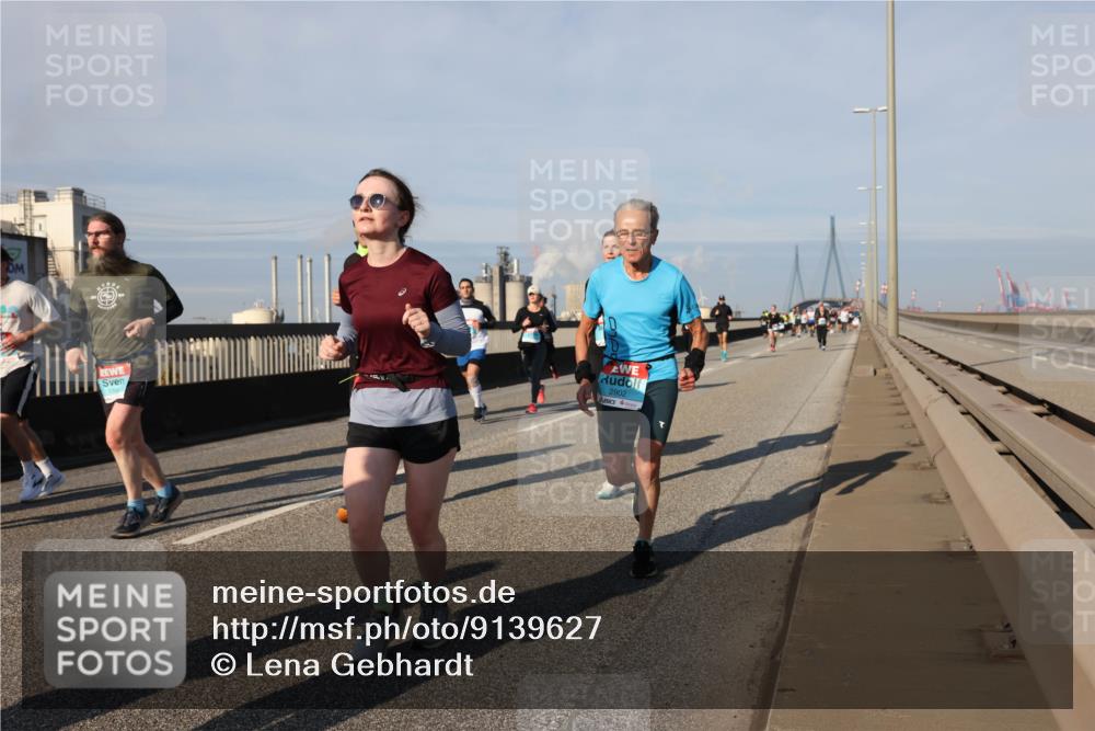 03.10.2025 - Köhlbrandbrückenlauf Lena Gebhardt http://msf.ph/oto/9139627 03.10.2025 09:57:21 Position 2 2902 meine-sportfotos.de
