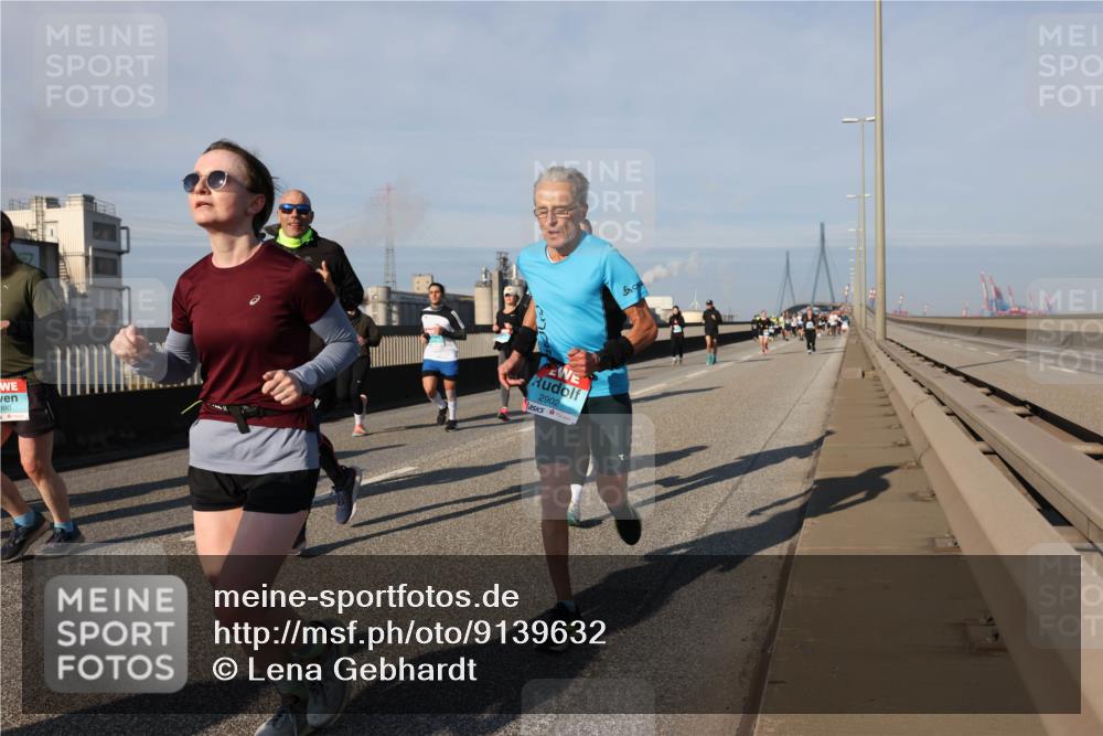 03.10.2025 - Köhlbrandbrückenlauf Lena Gebhardt http://msf.ph/oto/9139632 03.10.2025 09:57:22 Position 2 390, 2902, 69 meine-sportfotos.de