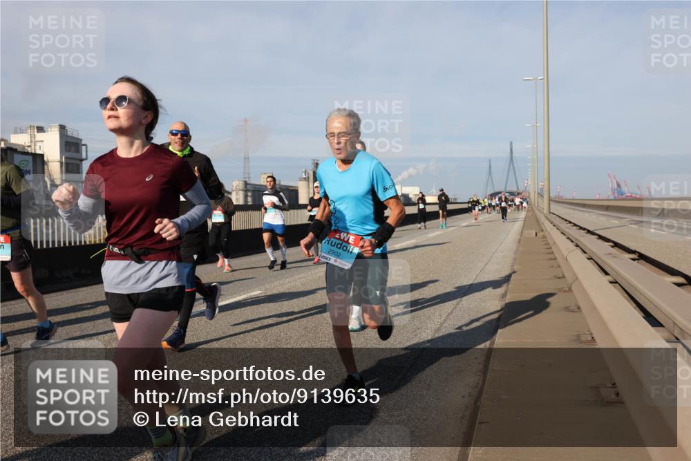 03.10.2025 - Köhlbrandbrückenlauf Lena Gebhardt http://msf.ph/oto/9139635 03.10.2025 09:57:22 Position 2 2902, 6000 meine-sportfotos.de