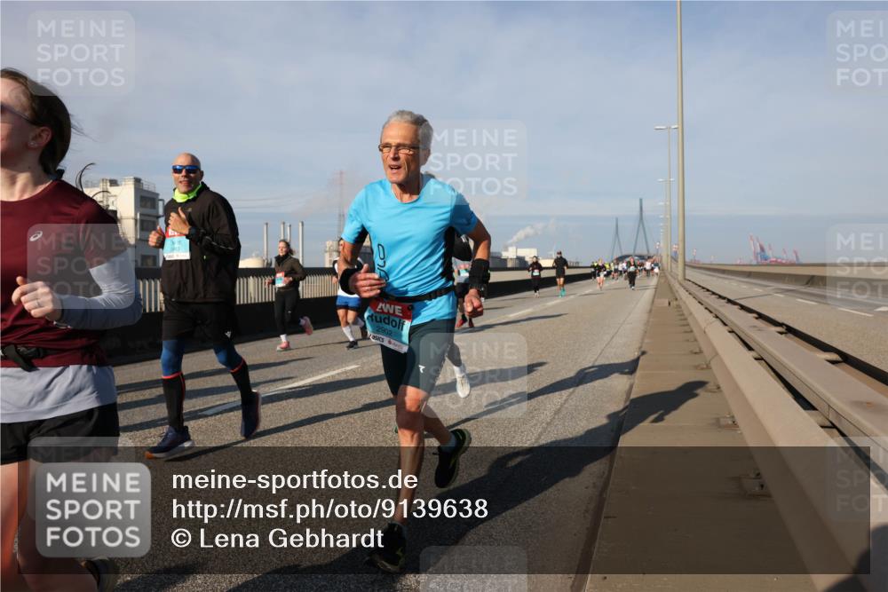 03.10.2025 - Köhlbrandbrückenlauf Lena Gebhardt http://msf.ph/oto/9139638 03.10.2025 09:57:22 Position 2 2902 meine-sportfotos.de