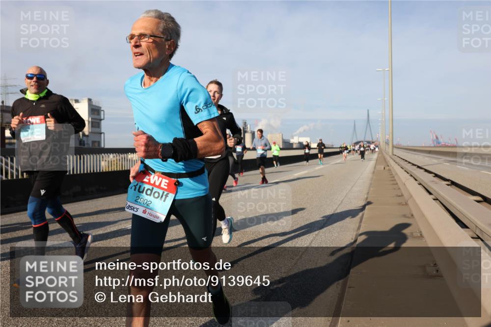03.10.2025 - Köhlbrandbrückenlauf Lena Gebhardt http://msf.ph/oto/9139645 03.10.2025 09:57:22 Position 2 3843, 2902 meine-sportfotos.de