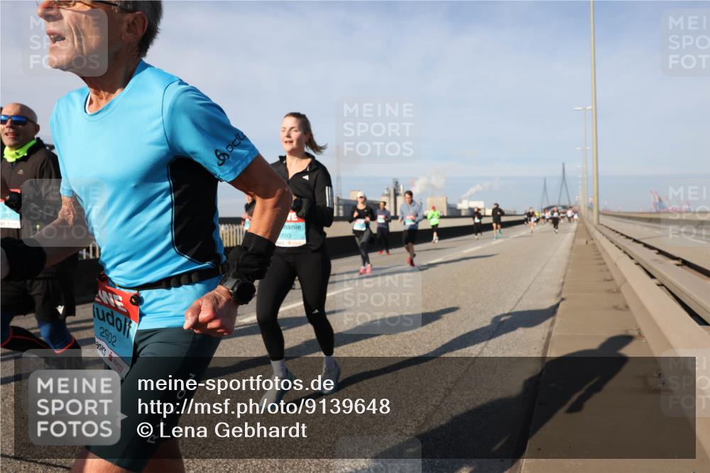03.10.2025 - Köhlbrandbrückenlauf Lena Gebhardt http://msf.ph/oto/9139648 03.10.2025 09:57:23 Position 2 3843, 2902, 693 meine-sportfotos.de