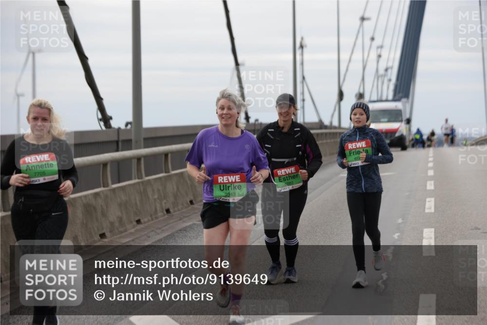 03.10.2025 - Köhlbrandbrückenlauf Jannik Wohlers http://msf.ph/oto/9139649 03.10.2025 16:10:17 Position 1 7705, 9343, 8723, 872 meine-sportfotos.de