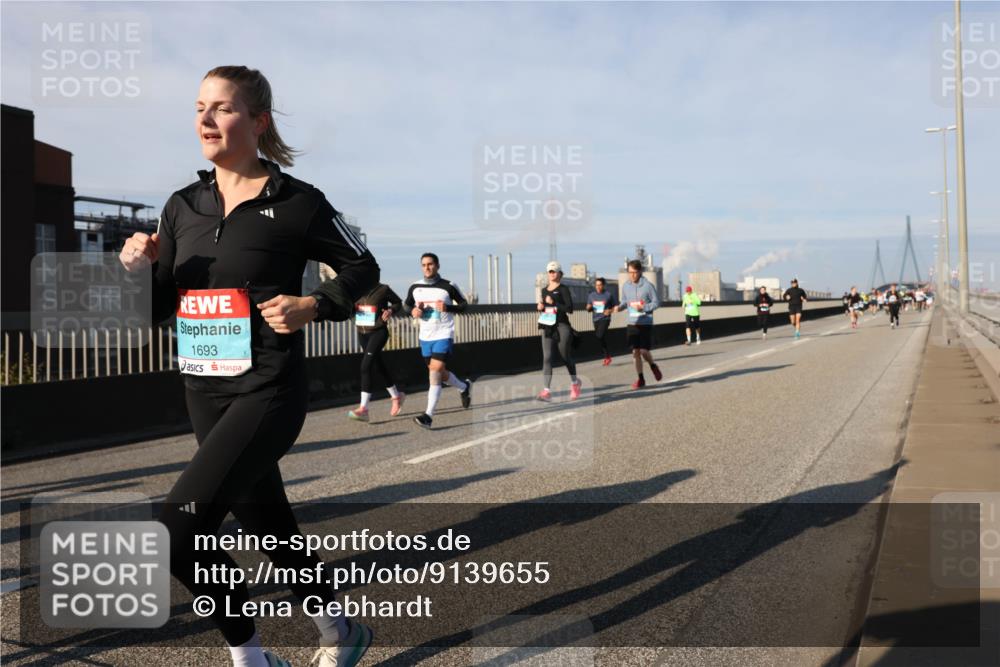 03.10.2025 - Köhlbrandbrückenlauf Lena Gebhardt http://msf.ph/oto/9139655 03.10.2025 09:57:23 Position 2 1693 meine-sportfotos.de