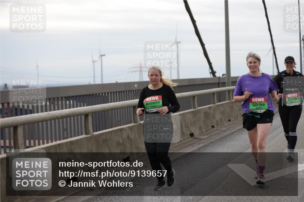 03.10.2025 - Köhlbrandbrückenlauf Jannik Wohlers http://msf.ph/oto/9139657 03.10.2025 16:10:17 Position 1 5310, 7705, 9343, 8723 meine-sportfotos.de