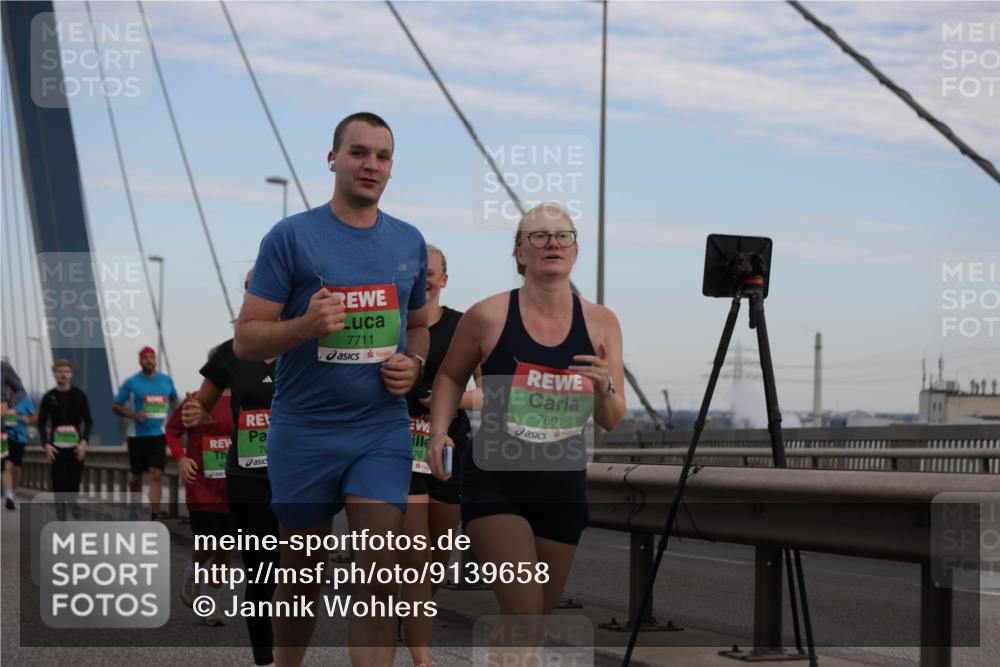 03.10.2025 - Köhlbrandbrückenlauf Jannik Wohlers http://msf.ph/oto/9139658 03.10.2025 15:31:30 Position 1 7711, 7801, 70, 76 meine-sportfotos.de
