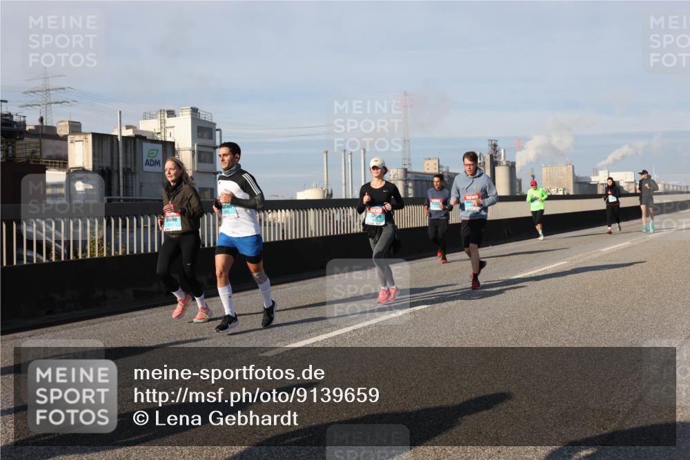 03.10.2025 - Köhlbrandbrückenlauf Lena Gebhardt http://msf.ph/oto/9139659 03.10.2025 09:57:23 Position 2  meine-sportfotos.de