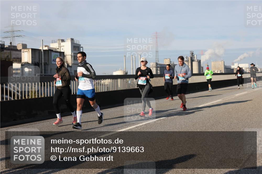 03.10.2025 - Köhlbrandbrückenlauf Lena Gebhardt http://msf.ph/oto/9139663 03.10.2025 09:57:23 Position 2  meine-sportfotos.de