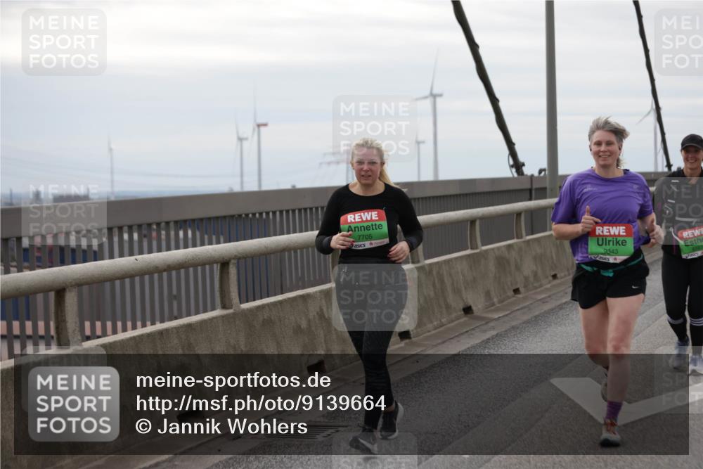 03.10.2025 - Köhlbrandbrückenlauf Jannik Wohlers http://msf.ph/oto/9139664 03.10.2025 16:10:17 Position 1 5310, 7705, 9343, 8723 meine-sportfotos.de
