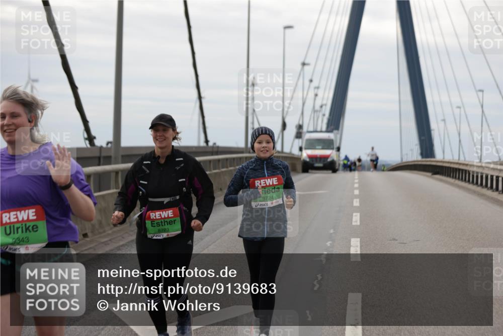 03.10.2025 - Köhlbrandbrückenlauf Jannik Wohlers http://msf.ph/oto/9139683 03.10.2025 16:10:18 Position 1 9343, 8723, 8724 meine-sportfotos.de
