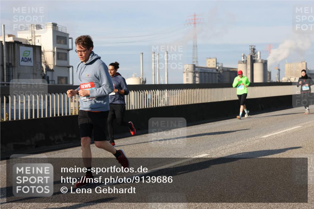 03.10.2025 - Köhlbrandbrückenlauf Lena Gebhardt http://msf.ph/oto/9139686 03.10.2025 09:57:25 Position 2  meine-sportfotos.de