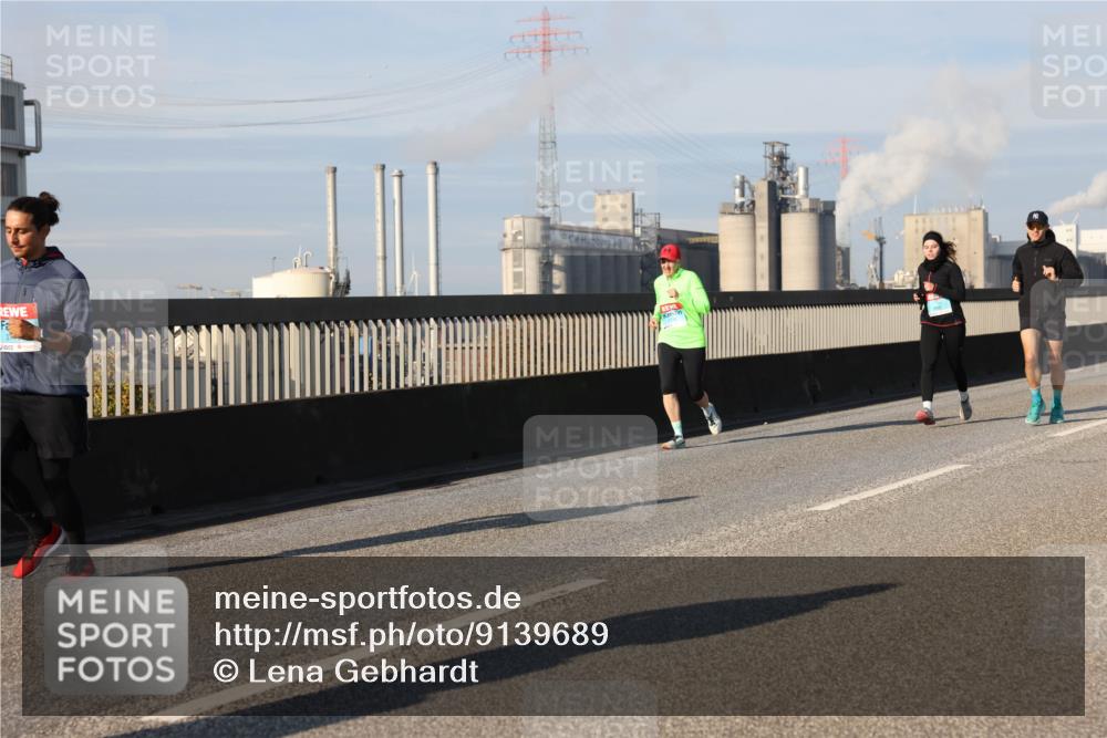03.10.2025 - Köhlbrandbrückenlauf Lena Gebhardt http://msf.ph/oto/9139689 03.10.2025 09:57:25 Position 2 274 meine-sportfotos.de