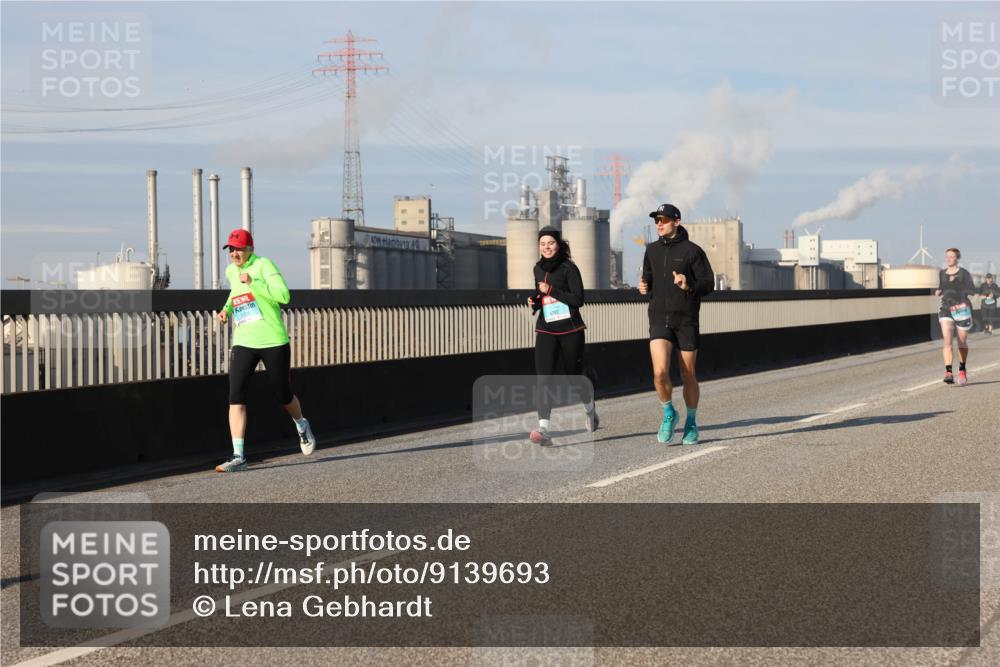 03.10.2025 - Köhlbrandbrückenlauf Lena Gebhardt http://msf.ph/oto/9139693 03.10.2025 09:57:27 Position 2  meine-sportfotos.de
