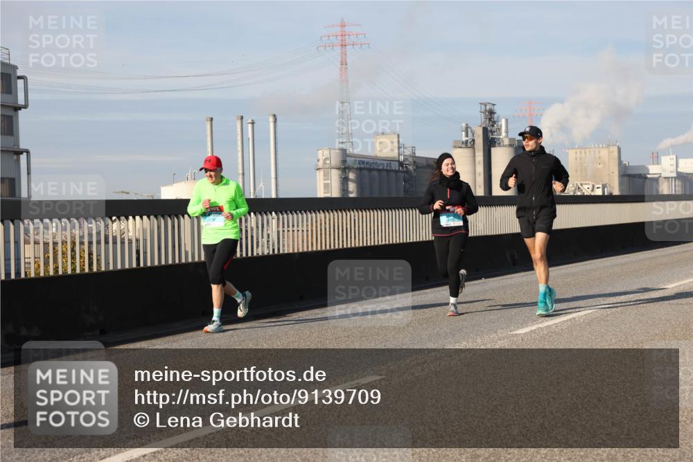 03.10.2025 - Köhlbrandbrückenlauf Lena Gebhardt http://msf.ph/oto/9139709 03.10.2025 09:57:27 Position 2  meine-sportfotos.de