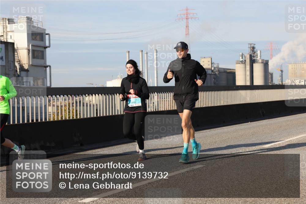 03.10.2025 - Köhlbrandbrückenlauf Lena Gebhardt http://msf.ph/oto/9139732 03.10.2025 09:57:29 Position 2 3792 meine-sportfotos.de