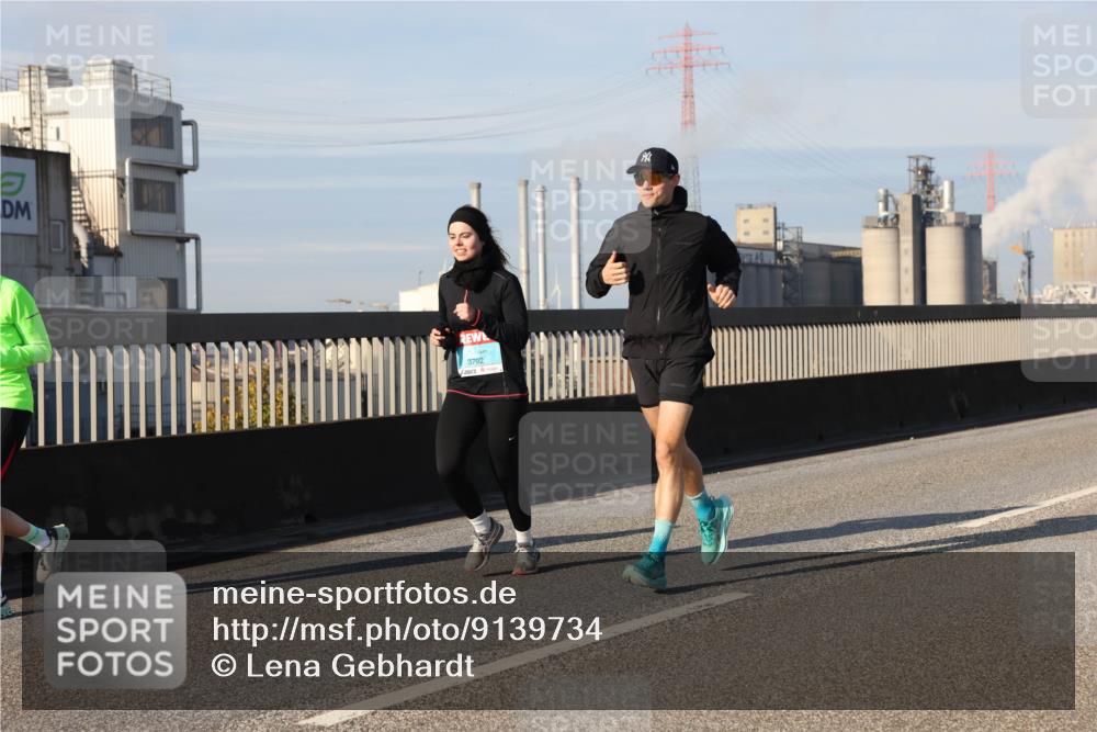 03.10.2025 - Köhlbrandbrückenlauf Lena Gebhardt http://msf.ph/oto/9139734 03.10.2025 09:57:29 Position 2 3792 meine-sportfotos.de