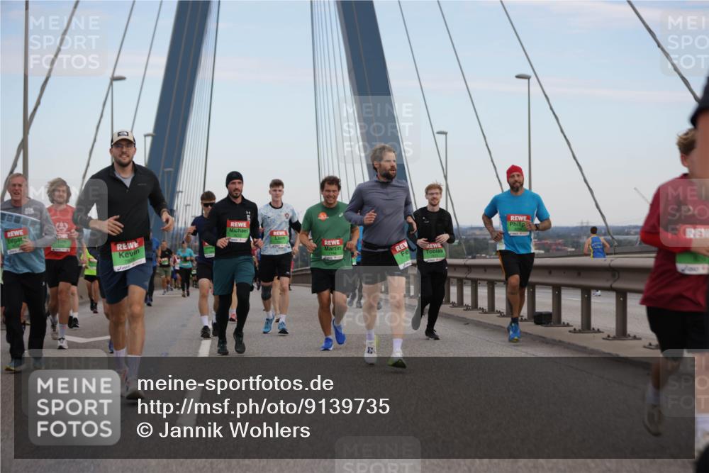 03.10.2025 - Köhlbrandbrückenlauf Jannik Wohlers http://msf.ph/oto/9139735 03.10.2025 15:31:31 Position 1  meine-sportfotos.de