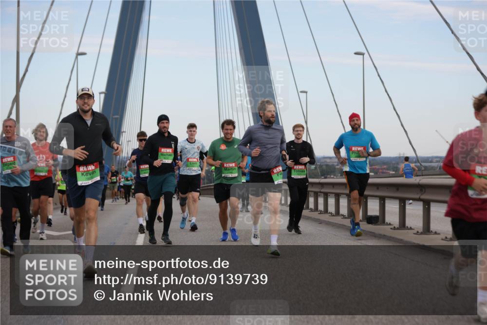 03.10.2025 - Köhlbrandbrückenlauf Jannik Wohlers http://msf.ph/oto/9139739 03.10.2025 15:31:31 Position 1 7825, 8292 meine-sportfotos.de