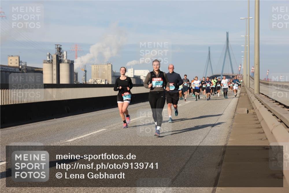 03.10.2025 - Köhlbrandbrückenlauf Lena Gebhardt http://msf.ph/oto/9139741 03.10.2025 09:57:30 Position 2 1821 meine-sportfotos.de