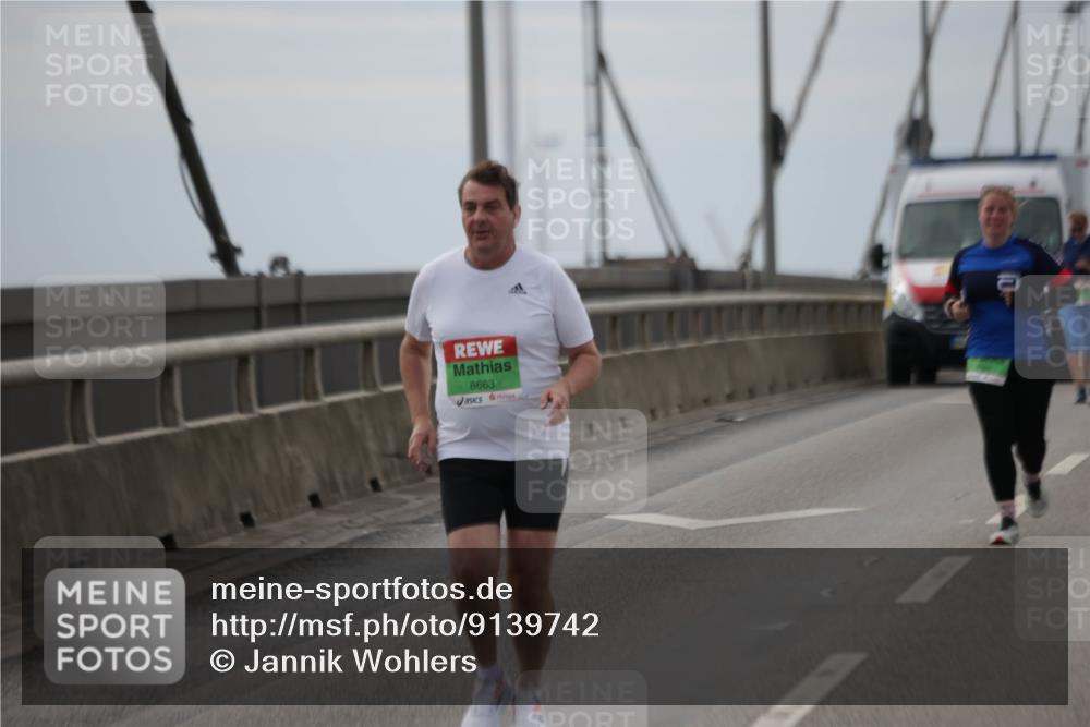 03.10.2025 - Köhlbrandbrückenlauf Jannik Wohlers http://msf.ph/oto/9139742 03.10.2025 16:10:49 Position 1 8663 meine-sportfotos.de