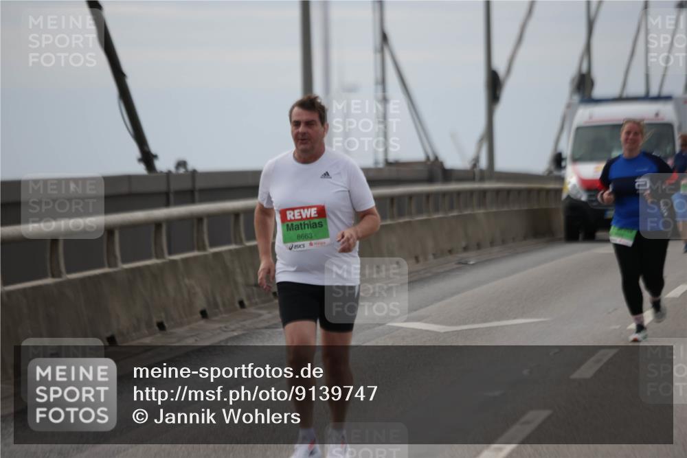 03.10.2025 - Köhlbrandbrückenlauf Jannik Wohlers http://msf.ph/oto/9139747 03.10.2025 16:10:49 Position 1 8663 meine-sportfotos.de