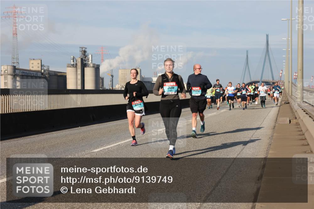 03.10.2025 - Köhlbrandbrückenlauf Lena Gebhardt http://msf.ph/oto/9139749 03.10.2025 09:57:31 Position 2 1821 meine-sportfotos.de
