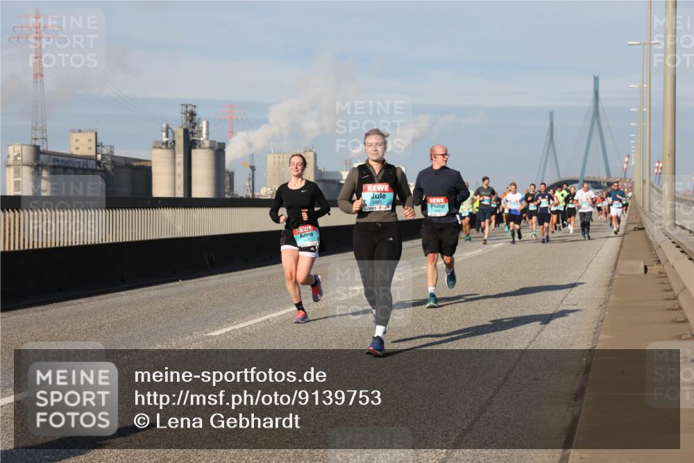 03.10.2025 - Köhlbrandbrückenlauf Lena Gebhardt http://msf.ph/oto/9139753 03.10.2025 09:57:31 Position 2 1821 meine-sportfotos.de