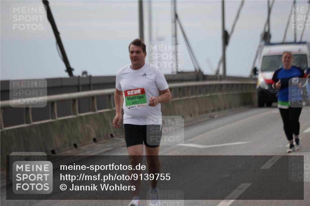 03.10.2025 - Köhlbrandbrückenlauf Jannik Wohlers http://msf.ph/oto/9139755 03.10.2025 16:10:49 Position 1 8663 meine-sportfotos.de