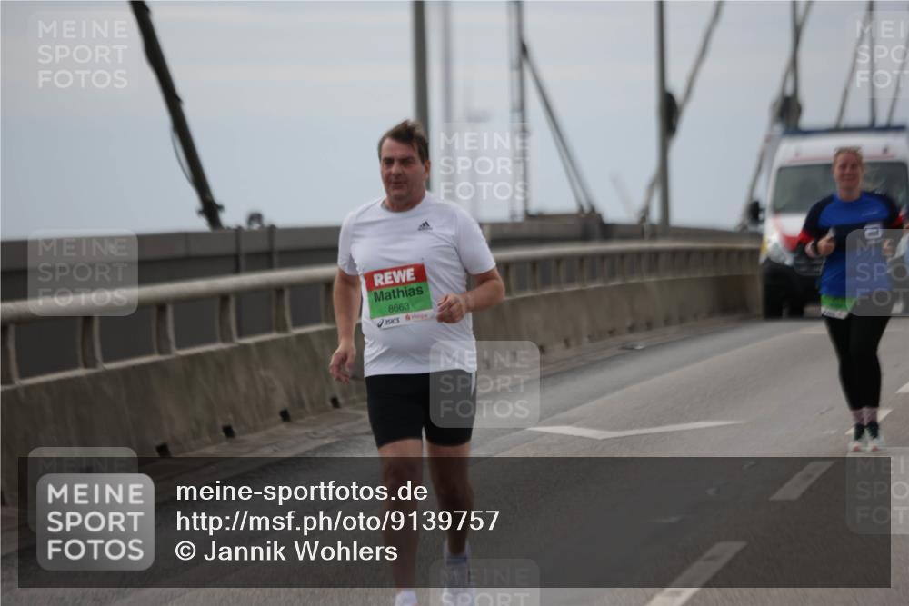 03.10.2025 - Köhlbrandbrückenlauf Jannik Wohlers http://msf.ph/oto/9139757 03.10.2025 16:10:49 Position 1 8663 meine-sportfotos.de