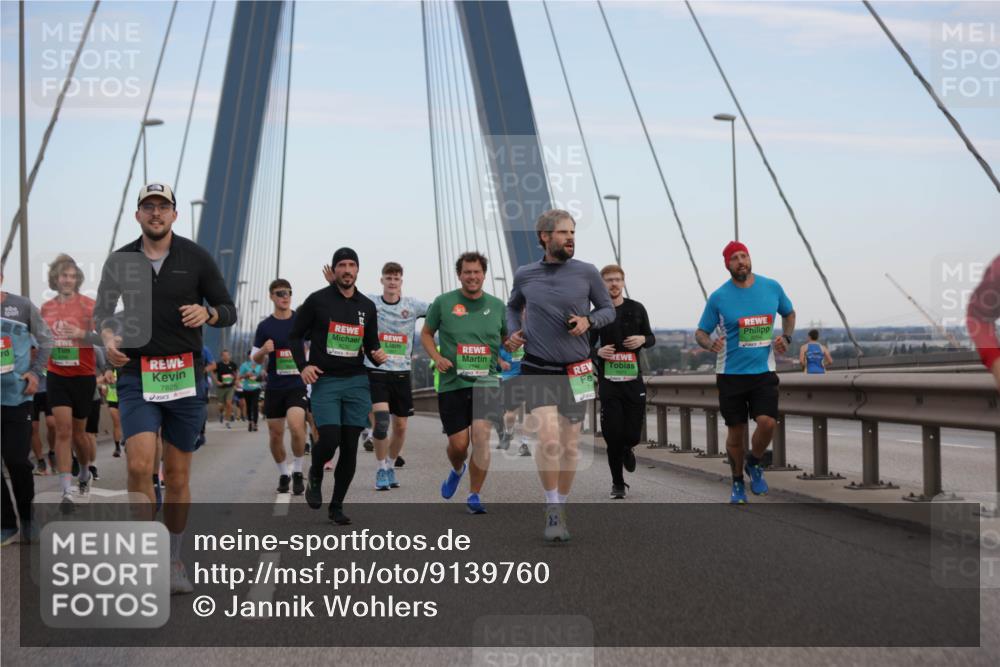 03.10.2025 - Köhlbrandbrückenlauf Jannik Wohlers http://msf.ph/oto/9139760 03.10.2025 15:31:32 Position 1 7825 meine-sportfotos.de