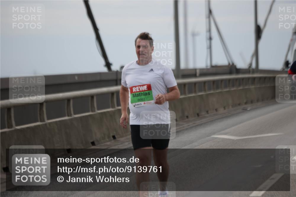 03.10.2025 - Köhlbrandbrückenlauf Jannik Wohlers http://msf.ph/oto/9139761 03.10.2025 16:10:50 Position 1 8663 meine-sportfotos.de