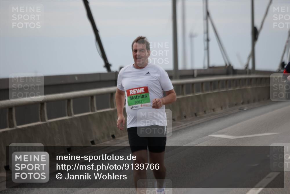 03.10.2025 - Köhlbrandbrückenlauf Jannik Wohlers http://msf.ph/oto/9139766 03.10.2025 16:10:50 Position 1 8663 meine-sportfotos.de