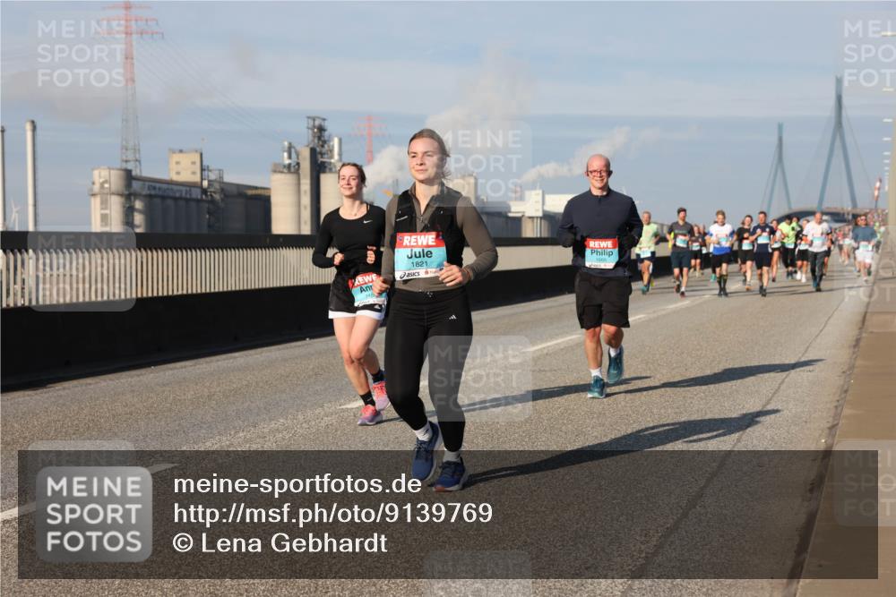 03.10.2025 - Köhlbrandbrückenlauf Lena Gebhardt http://msf.ph/oto/9139769 03.10.2025 09:57:32 Position 2 1821, 1666 meine-sportfotos.de