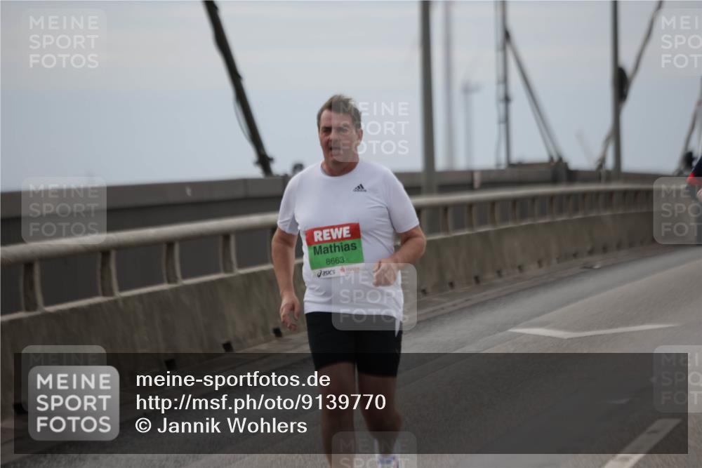 03.10.2025 - Köhlbrandbrückenlauf Jannik Wohlers http://msf.ph/oto/9139770 03.10.2025 16:10:50 Position 1 8663 meine-sportfotos.de