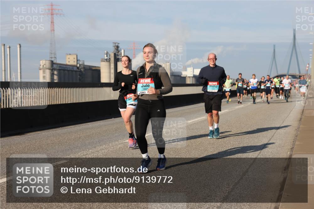 03.10.2025 - Köhlbrandbrückenlauf Lena Gebhardt http://msf.ph/oto/9139772 03.10.2025 09:57:32 Position 2 1821, 1666 meine-sportfotos.de