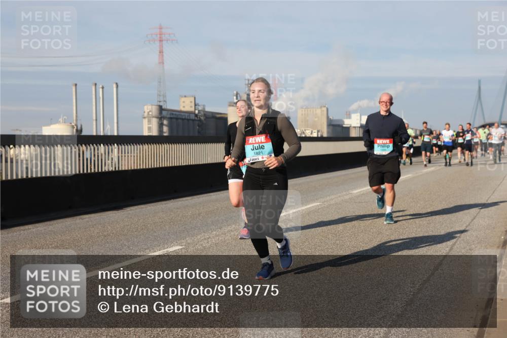 03.10.2025 - Köhlbrandbrückenlauf Lena Gebhardt http://msf.ph/oto/9139775 03.10.2025 09:57:32 Position 2 1821 meine-sportfotos.de