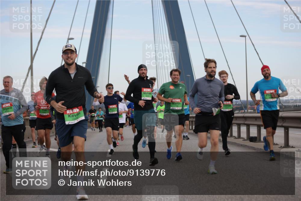 03.10.2025 - Köhlbrandbrückenlauf Jannik Wohlers http://msf.ph/oto/9139776 03.10.2025 15:31:32 Position 1 7825, 8292, 7748 meine-sportfotos.de