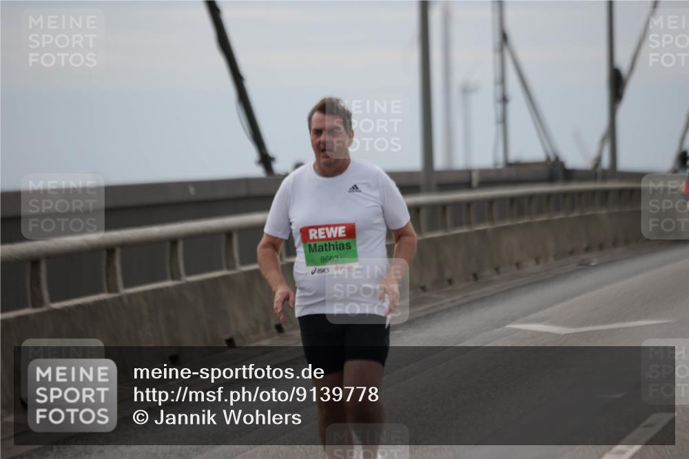 03.10.2025 - Köhlbrandbrückenlauf Jannik Wohlers http://msf.ph/oto/9139778 03.10.2025 16:10:50 Position 1 8663 meine-sportfotos.de