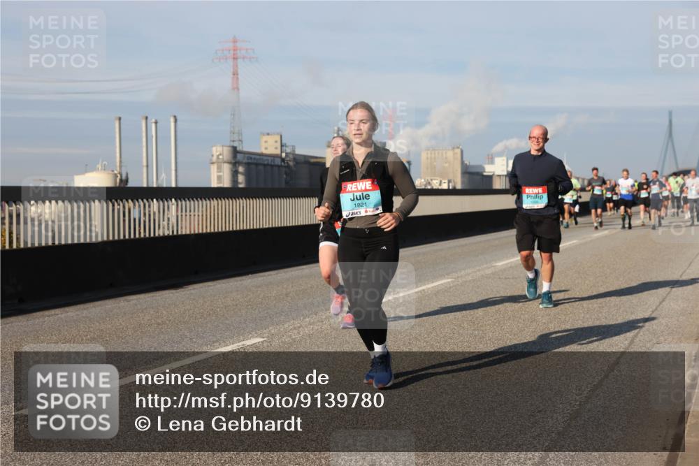 03.10.2025 - Köhlbrandbrückenlauf Lena Gebhardt http://msf.ph/oto/9139780 03.10.2025 09:57:32 Position 2 1821 meine-sportfotos.de
