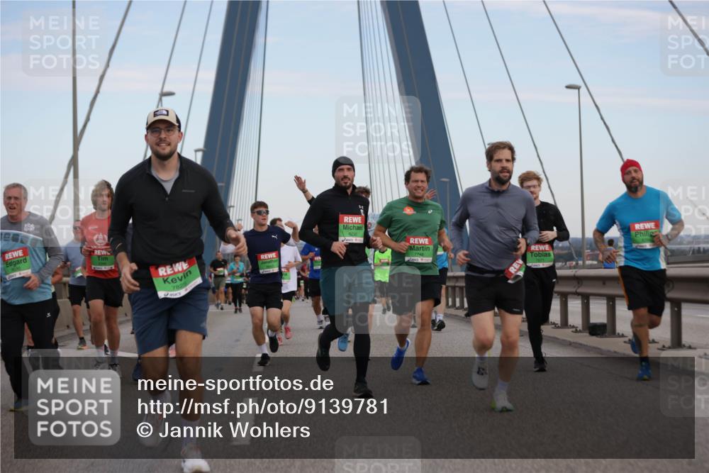 03.10.2025 - Köhlbrandbrückenlauf Jannik Wohlers http://msf.ph/oto/9139781 03.10.2025 15:31:32 Position 1 7825, 8292, 7748 meine-sportfotos.de