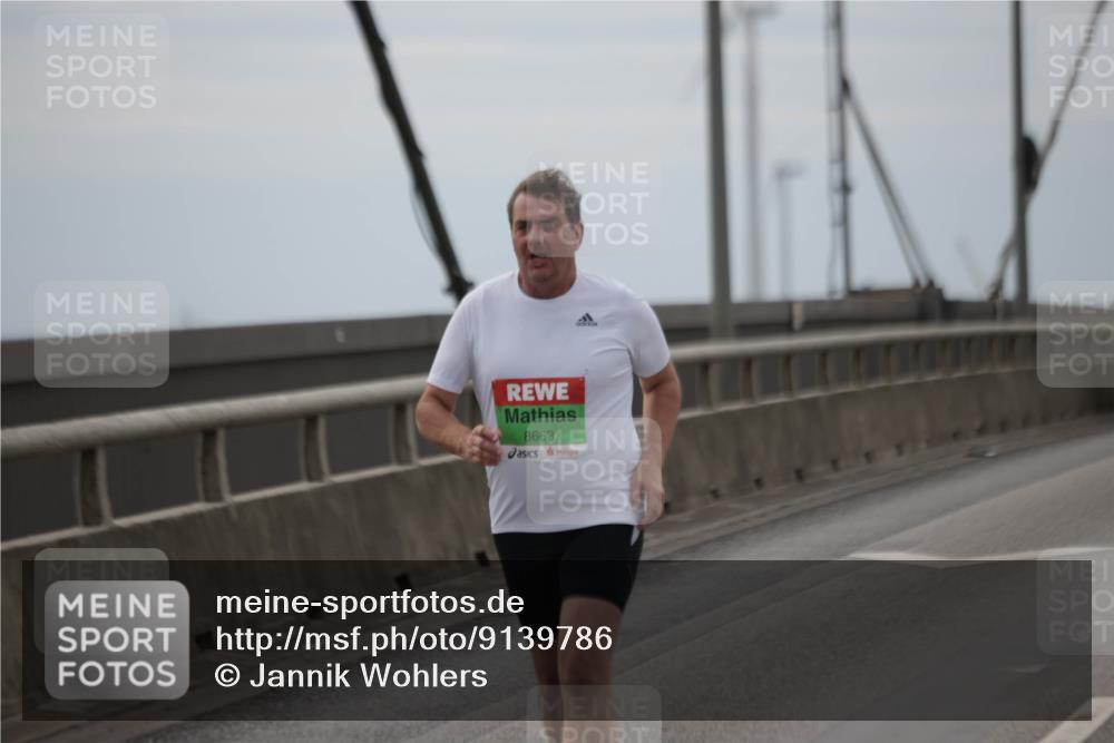03.10.2025 - Köhlbrandbrückenlauf Jannik Wohlers http://msf.ph/oto/9139786 03.10.2025 16:10:50 Position 1 8663 meine-sportfotos.de