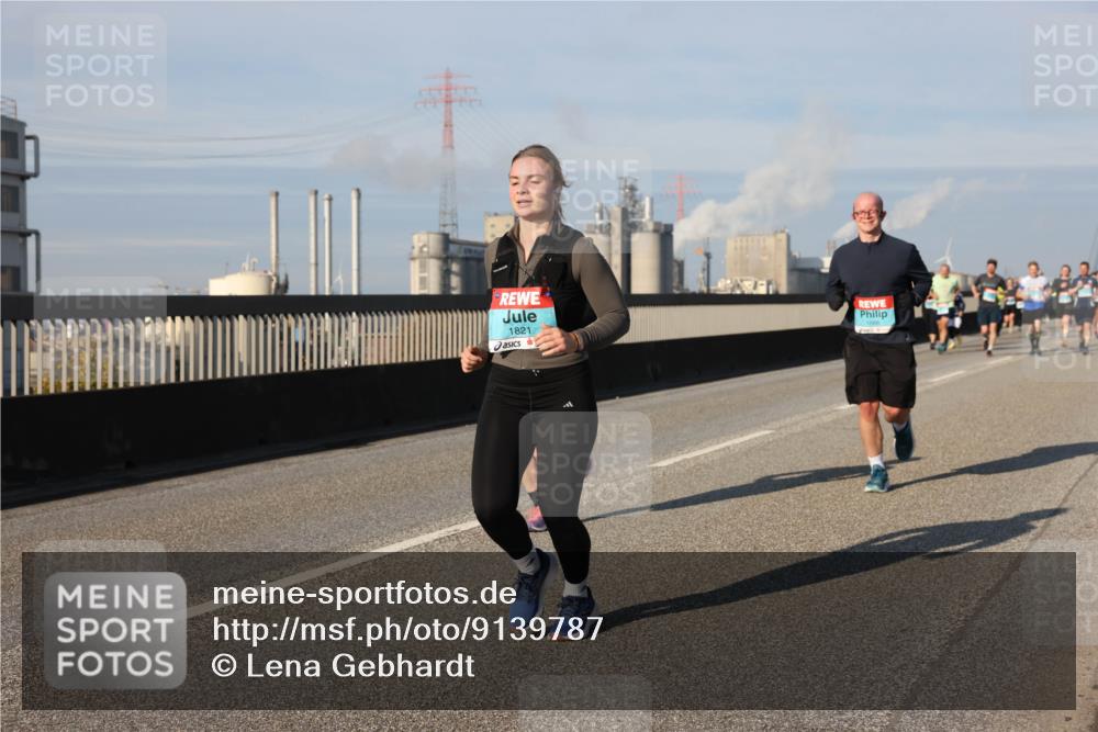 03.10.2025 - Köhlbrandbrückenlauf Lena Gebhardt http://msf.ph/oto/9139787 03.10.2025 09:57:32 Position 2 1821, 1666 meine-sportfotos.de