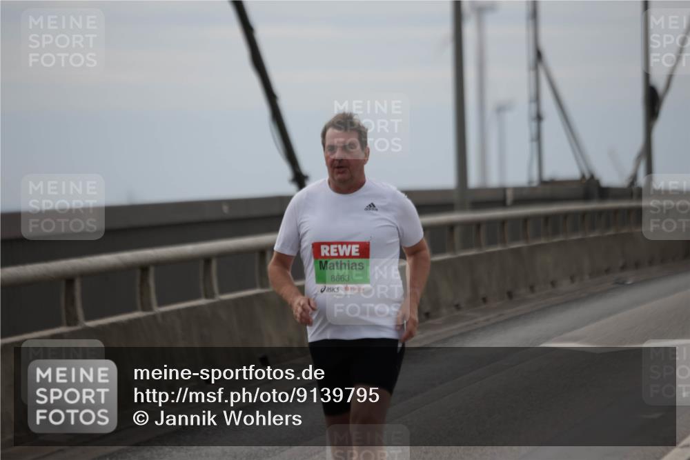 03.10.2025 - Köhlbrandbrückenlauf Jannik Wohlers http://msf.ph/oto/9139795 03.10.2025 16:10:51 Position 1 8663 meine-sportfotos.de