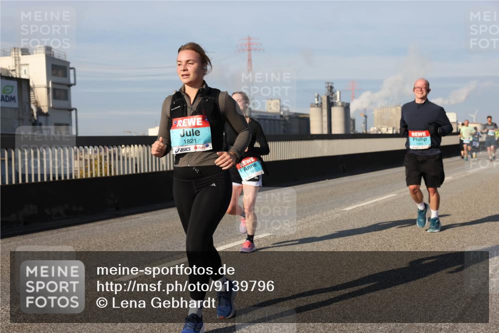 03.10.2025 - Köhlbrandbrückenlauf Lena Gebhardt http://msf.ph/oto/9139796 03.10.2025 09:57:33 Position 2 1821 meine-sportfotos.de