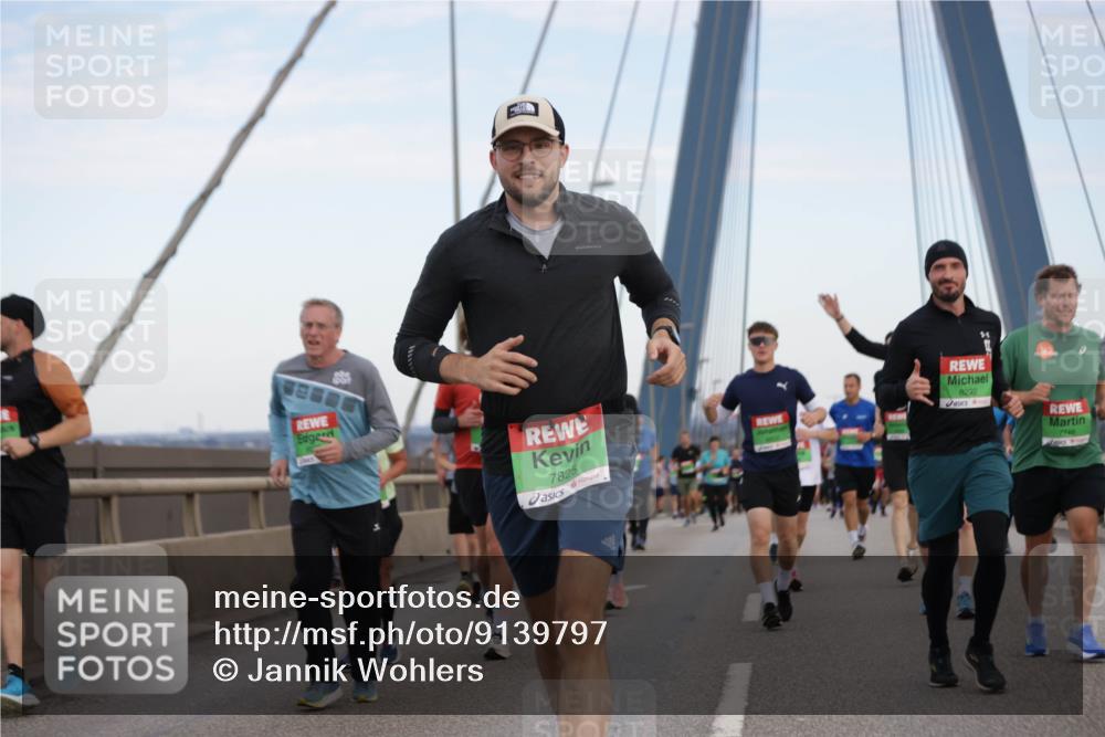 03.10.2025 - Köhlbrandbrückenlauf Jannik Wohlers http://msf.ph/oto/9139797 03.10.2025 15:31:33 Position 1 7825, 8232, 7748 meine-sportfotos.de
