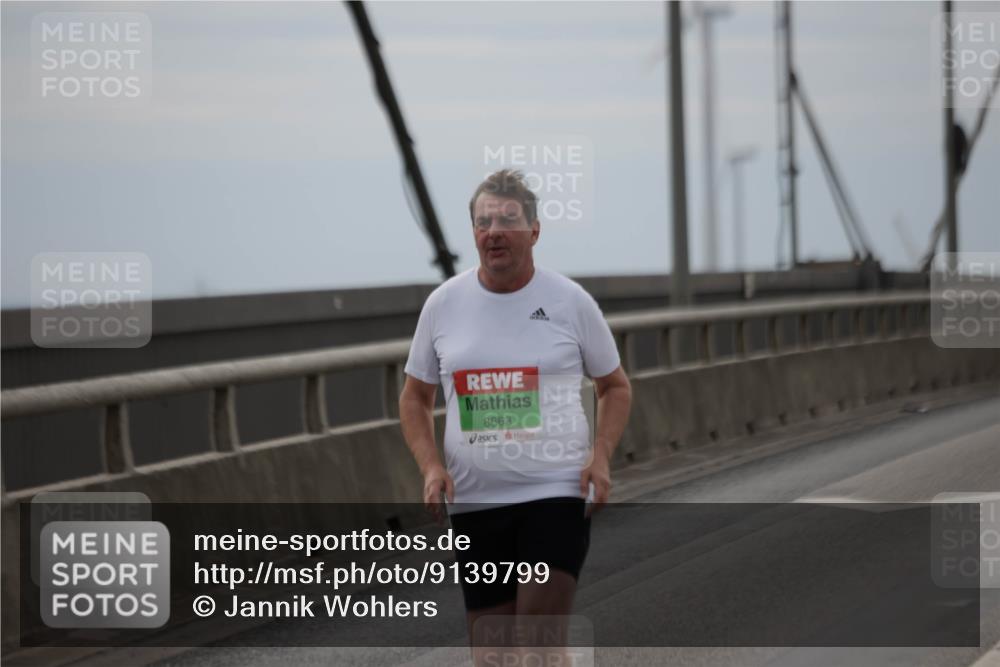 03.10.2025 - Köhlbrandbrückenlauf Jannik Wohlers http://msf.ph/oto/9139799 03.10.2025 16:10:51 Position 1 8663 meine-sportfotos.de